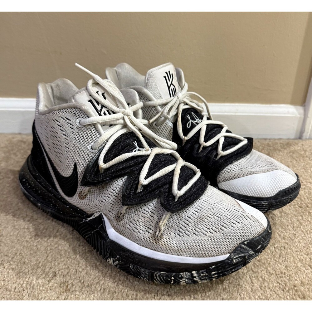 Nike Kyrie 5 Oreo Mens 10.5 Black White Basketball Sneakers AO2918-100 Court